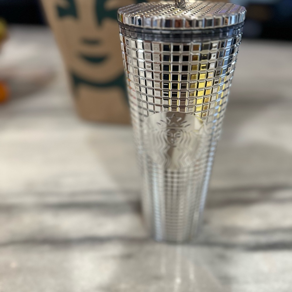 FLASH SALE!‎ 2023 Starbucks Silver cup